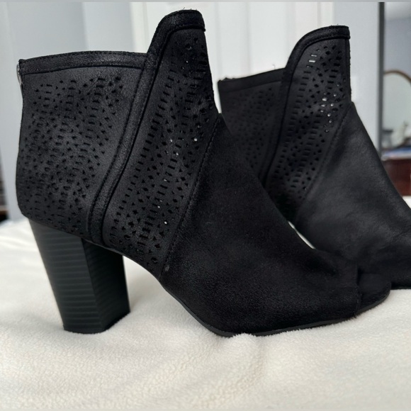 American Eagle Women’s 3” Black Bootie, Peep Toe sz 10 - Picture 8 of 9